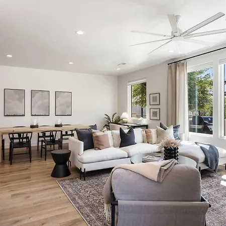 Sun-Kissed At Desert Color Townhouse